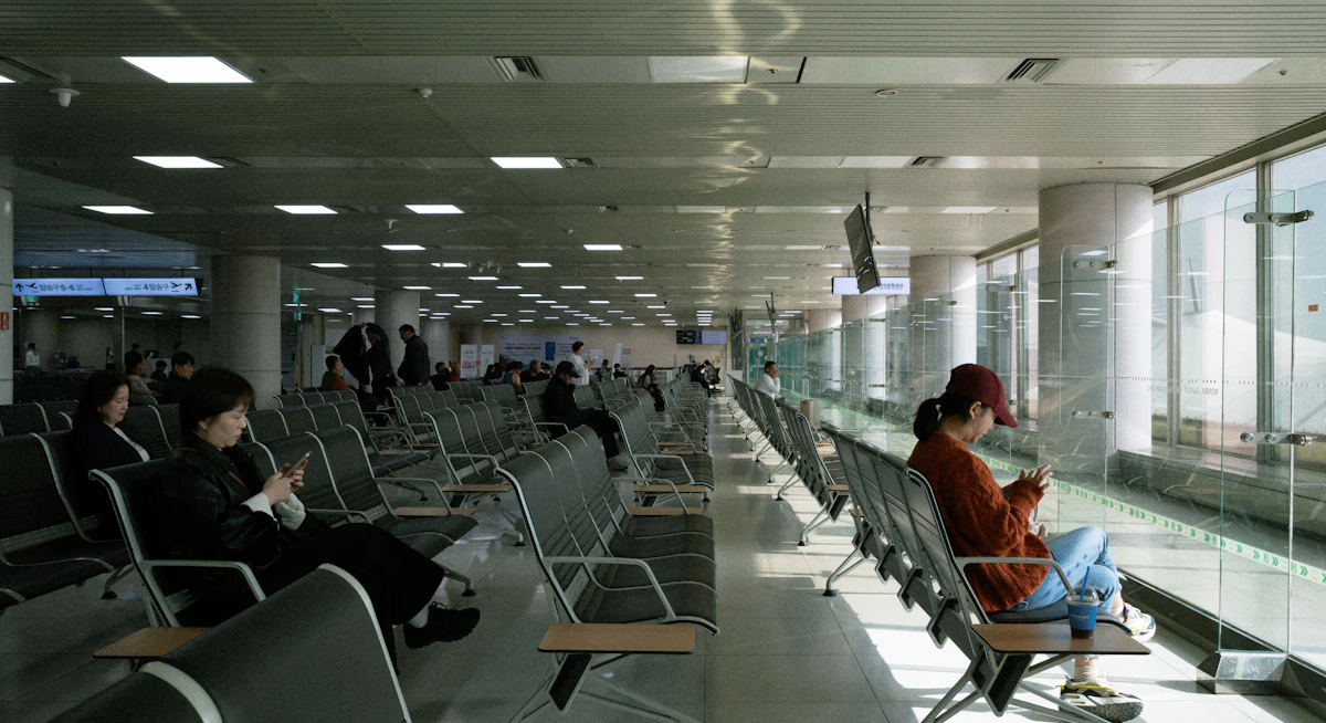 Airport lounge access rules and eligible credit cards for Amex Centurion Lounge